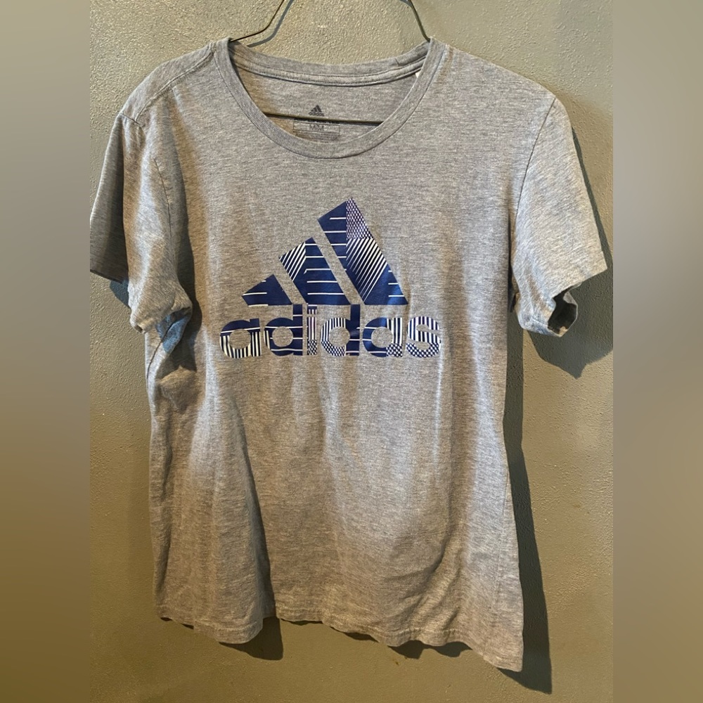 Adidas Amplifier Tee. Size M women’s. Perfect condition.